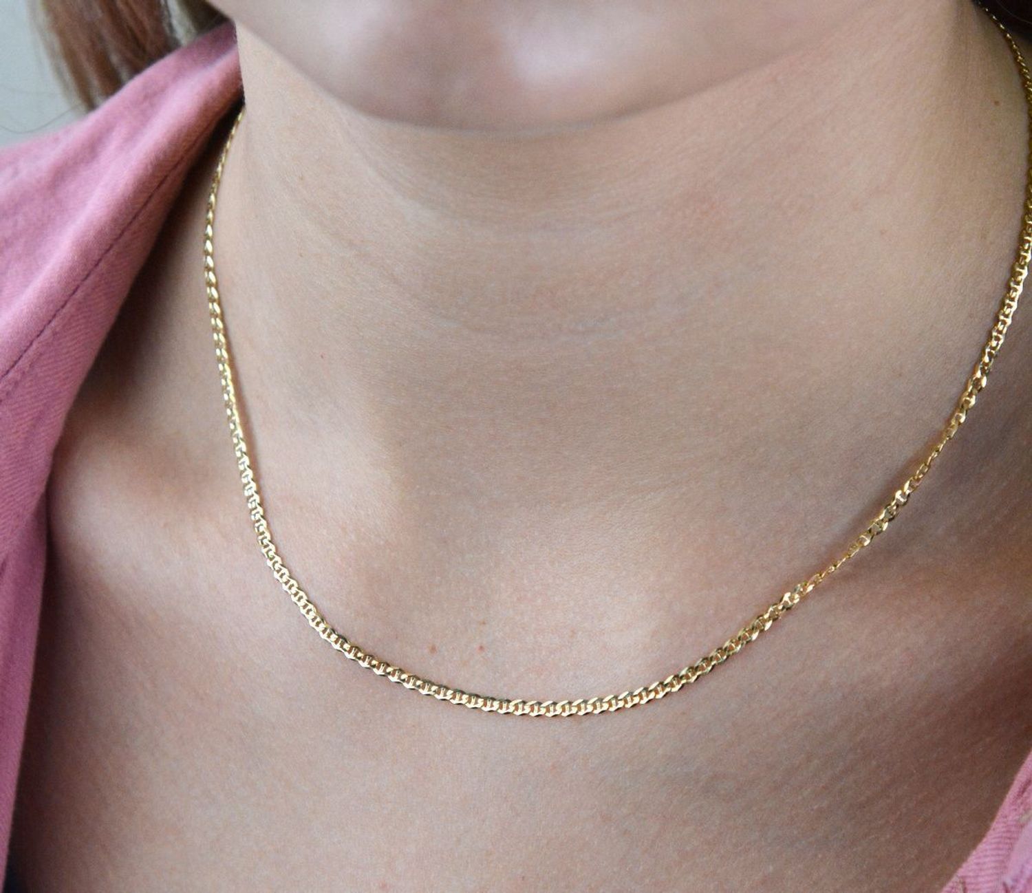 Złoty łańcuszek 333 pancerka 3,5 mm DIA-LAN-7824-375 2,2mm.  Łańcuszki to uniwersalne dodatki, które sprawdzają się na każdą okazję i dla kobiet w każdym wieku. Złoty łańcuszek jest uniwersalnym dodatkiem również dla mężczyz.jpg